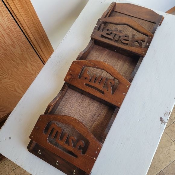 🇨🇦 Vintage 70s Wooden Letter Holder Wall Mount - Picture 9 of 9